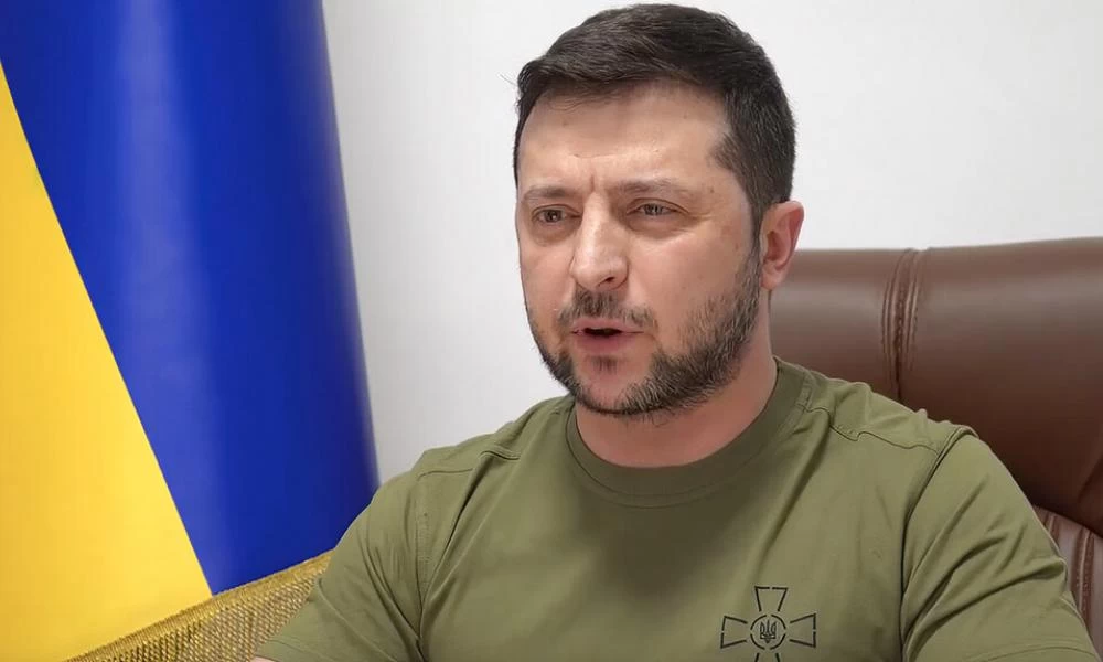 Ανάρπαστο στις διαδικτυακές αγορές το πράσινο μπλουζάκι του Ζελένσκι